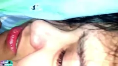 Jouer La chaude Mexicana crie silencieusement de plaisir dans une baise intense en levrette