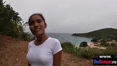 Abspielen Asiatischer Amateur-Teenager wird nach der Radtour im Freien ohne Sattel gefickt