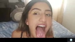 Riproduci Calda teenager colombiana si fa sborrare in faccia dopo un'intensa sessione di pompini