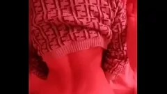 Redă Adolescenta latină fierbinte devine pasionată în doggystyle