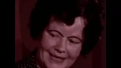Redă MILF -uri păroase în orgie retro: o bunicuță a patra patru