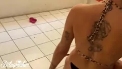 Riproduci Il viaggio di un amico adolescente caldo porta a un cazzo a bordo piscina