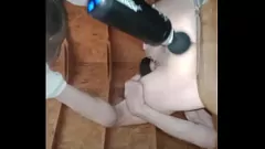 Reproducir PEPLETO ANAL: el masajeador muscular se moja goteando