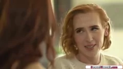 Odtwórz Tori Easton i Shiri Allwood w rudowłosie shemale na okręgu