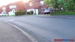 Reproducir Gina Parke, la zorra británica de Yorkshire, le hace una mamada alucinante a un nerd en este vídeo amateur real en HD