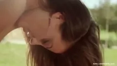 Odtwórz Rebeka i Tereza dzielą się swoim lesbijskim pożądaniem za pomocą zabawek erotycznych i gorącej masturbacji