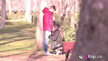 Porn star joins a young man at Retiro to fuck him for free