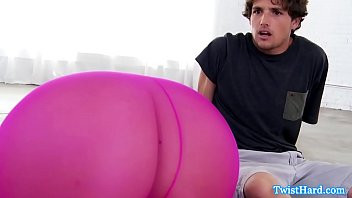 Play Polvazo with his sister after getting horny looking at her ass