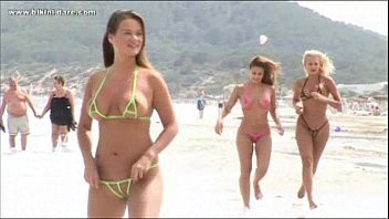 Reproducir Chicas filmadas en playas nudistas