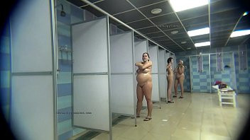 Reproduzir Alguém colocou uma câmera escondida no chuveiro das meninas