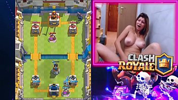 Reproduzir Uma garota se masturba enquanto assiste ao clash royale