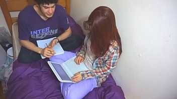 Jouer La collègue sexy me donne le choix de la voie à suivre