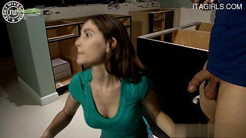 Reproducir padre fuerza a hija a follar incesto