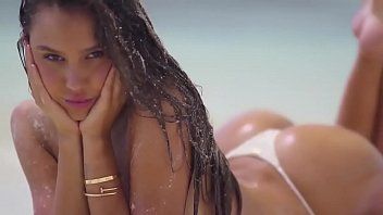 Jouer Le mannequin alexis ren apparaît nue dans une galerie pour notre plus grand plaisir