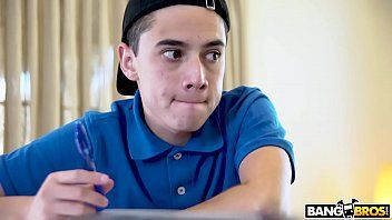 Abspielen Jordi Boy Polla fickt seine vollbusige schwarze Lehrerin