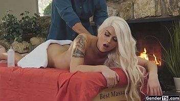 Jouer Domino Presley prend une grosse bite dans le cul comme la sienne