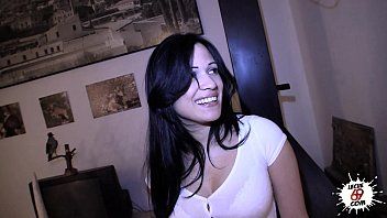 Play She locks her Cuban friend on vacation at home