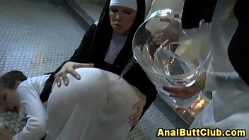 Afspelen Zuiveringssessie tussen slechte nonnen