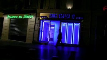Play Mature woman walks into sexshop looking for a big cock